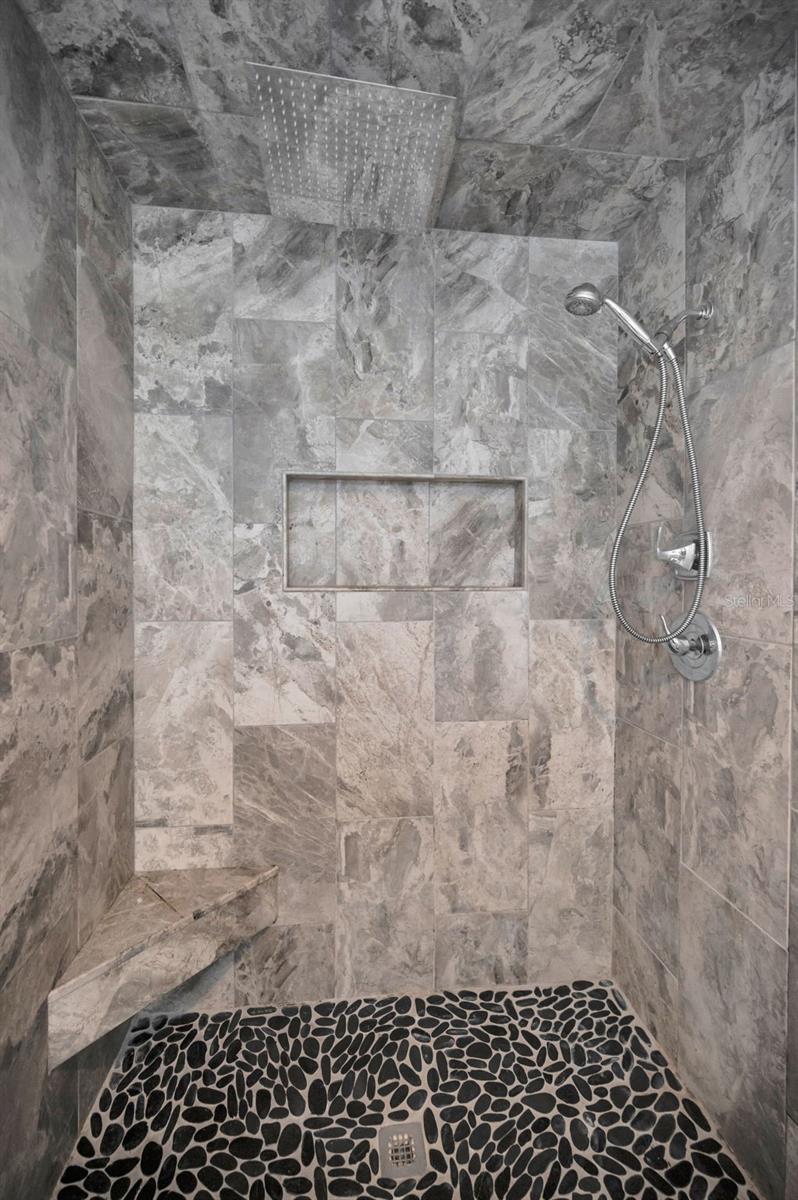 Listing photo id 15 for 3011 Shadow Oaks Drive