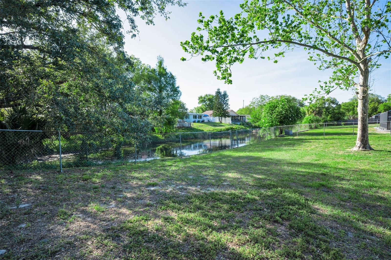 Listing photo id 0 for 3011 Shadow Oaks Drive