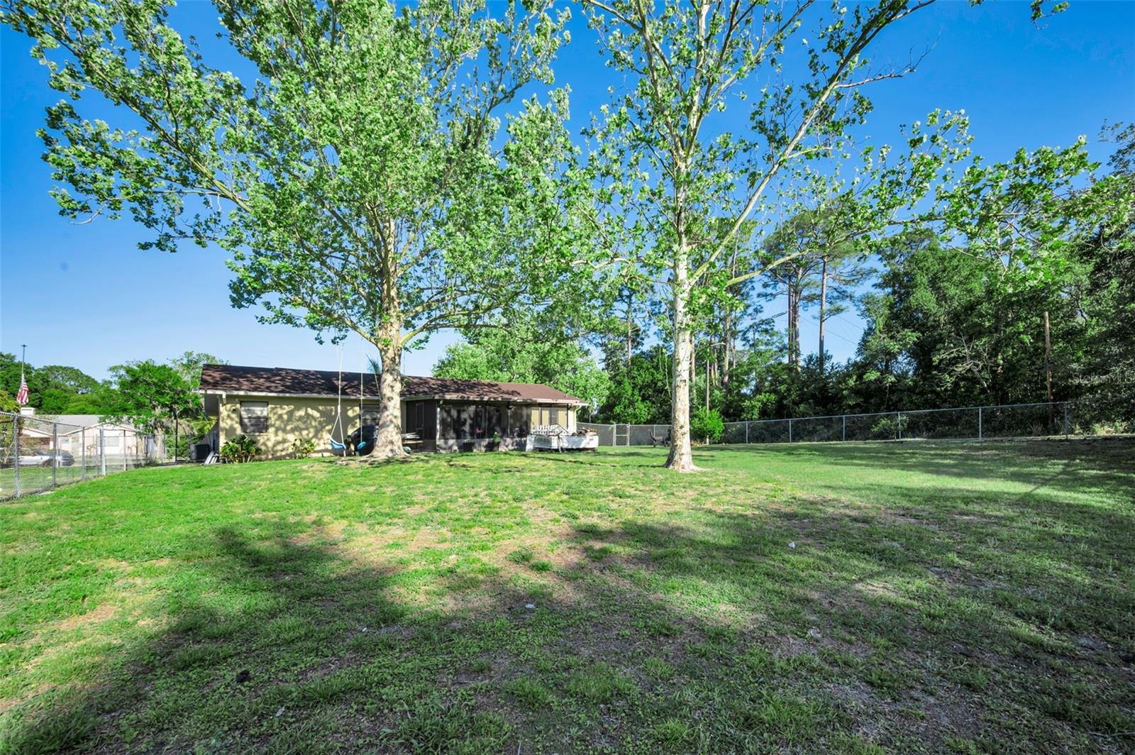 Listing photo id 20 for 3011 Shadow Oaks Drive