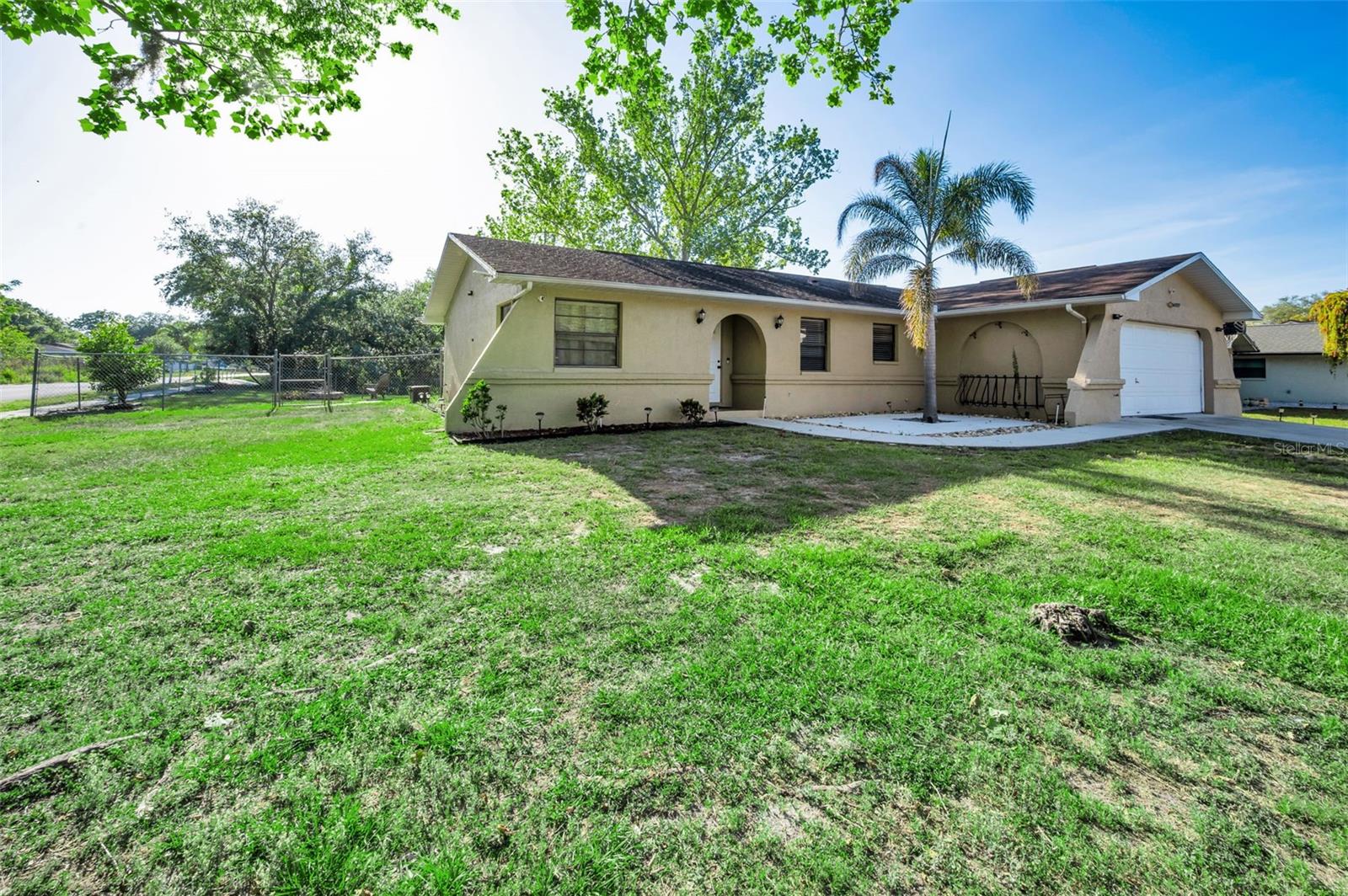 Listing photo id 35 for 3011 Shadow Oaks Drive