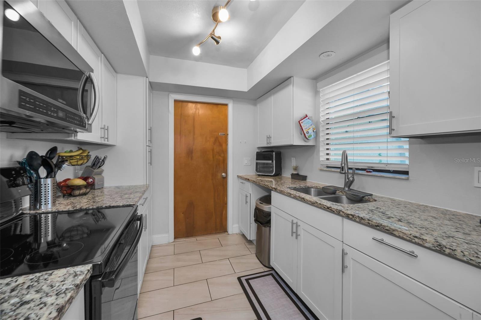 Listing photo id 3 for 3011 Shadow Oaks Drive