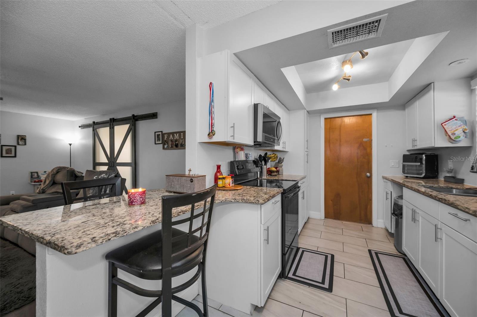 Listing photo id 4 for 3011 Shadow Oaks Drive