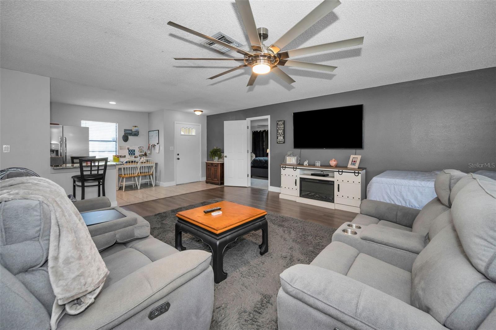 Listing photo id 5 for 3011 Shadow Oaks Drive