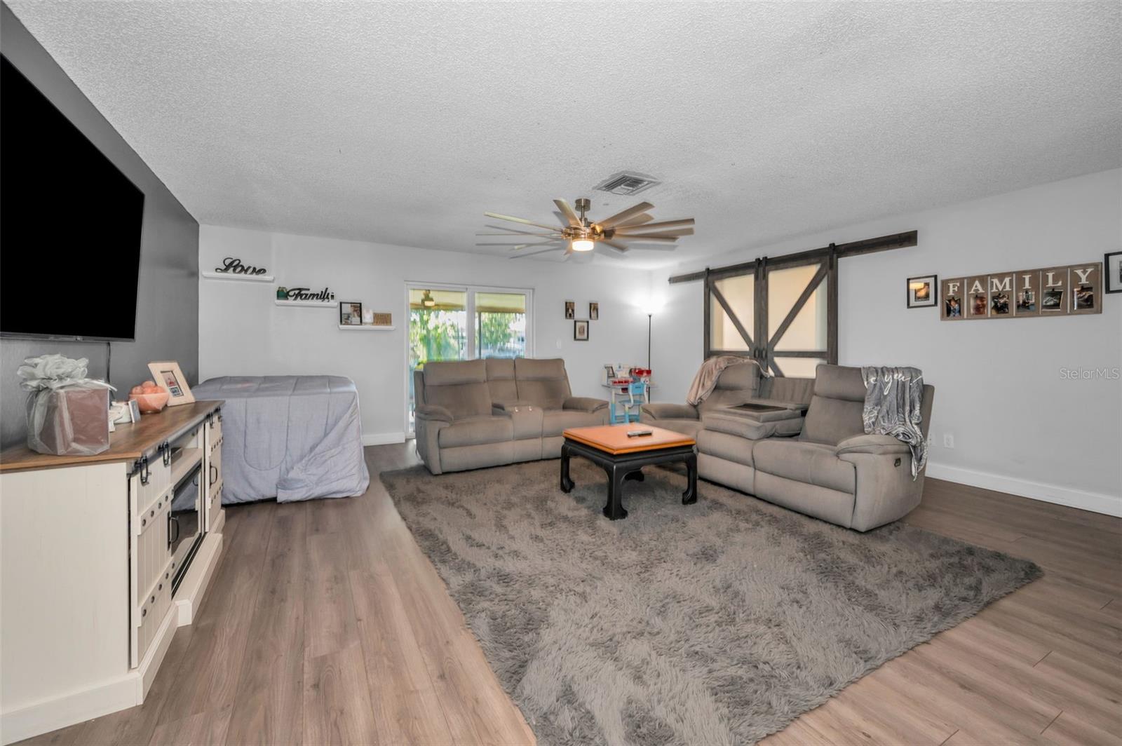 Listing photo id 7 for 3011 Shadow Oaks Drive