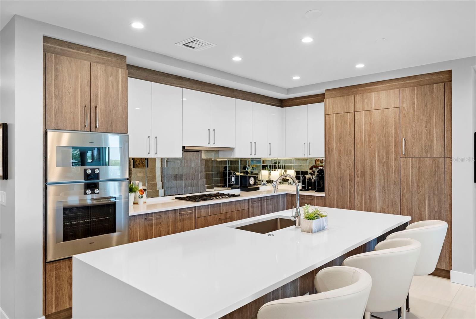 Listing photo id 8 for 2103 Bayshore Boulevard 703