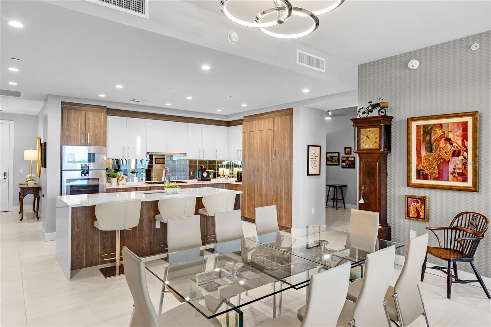 Listing photo id 9 for 2103 Bayshore Boulevard 703