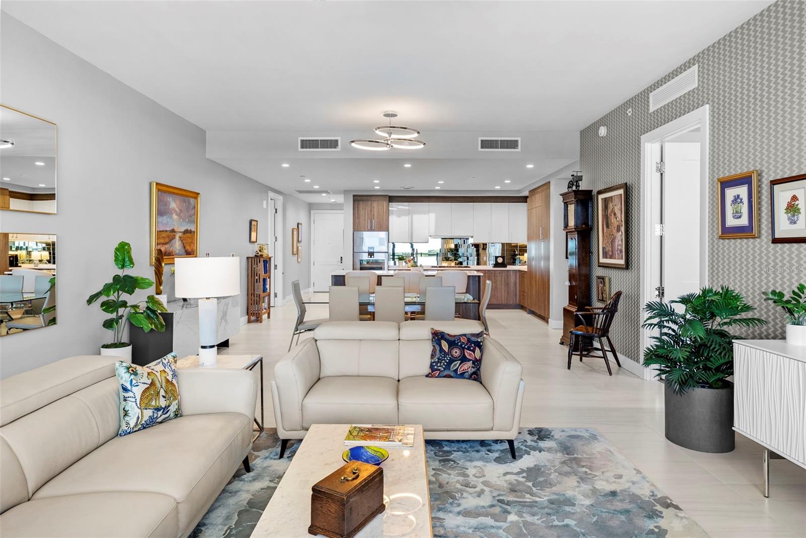 Listing photo id 10 for 2103 Bayshore Boulevard 703