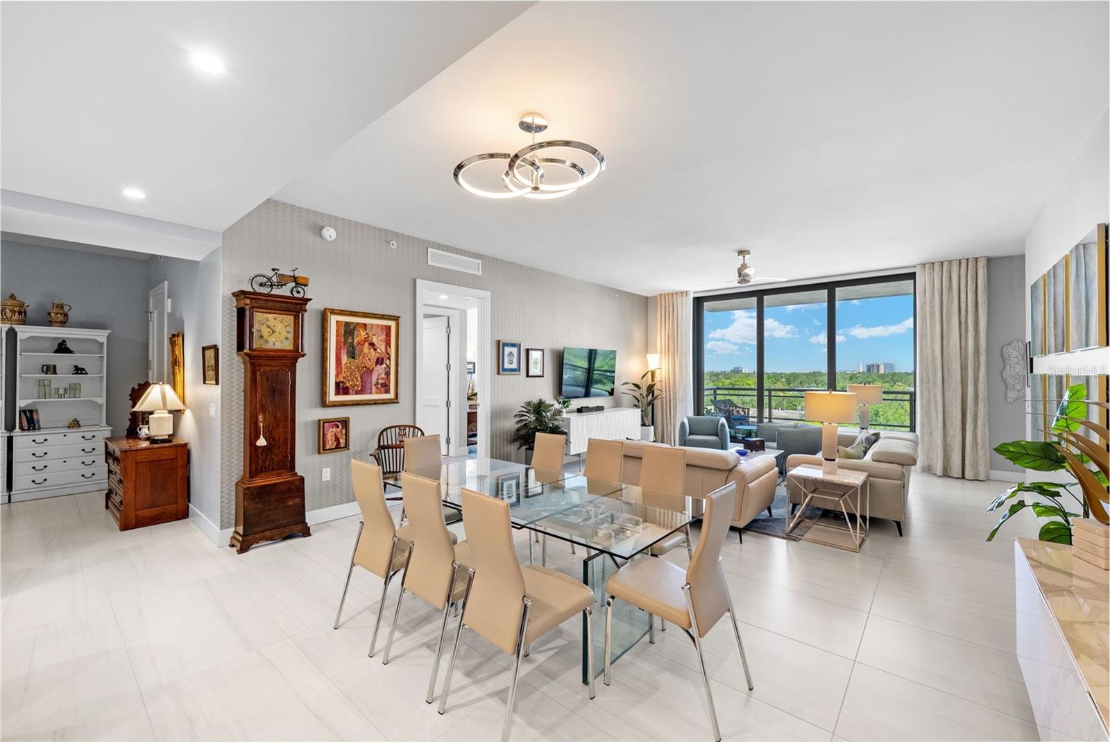 Listing photo id 11 for 2103 Bayshore Boulevard 703