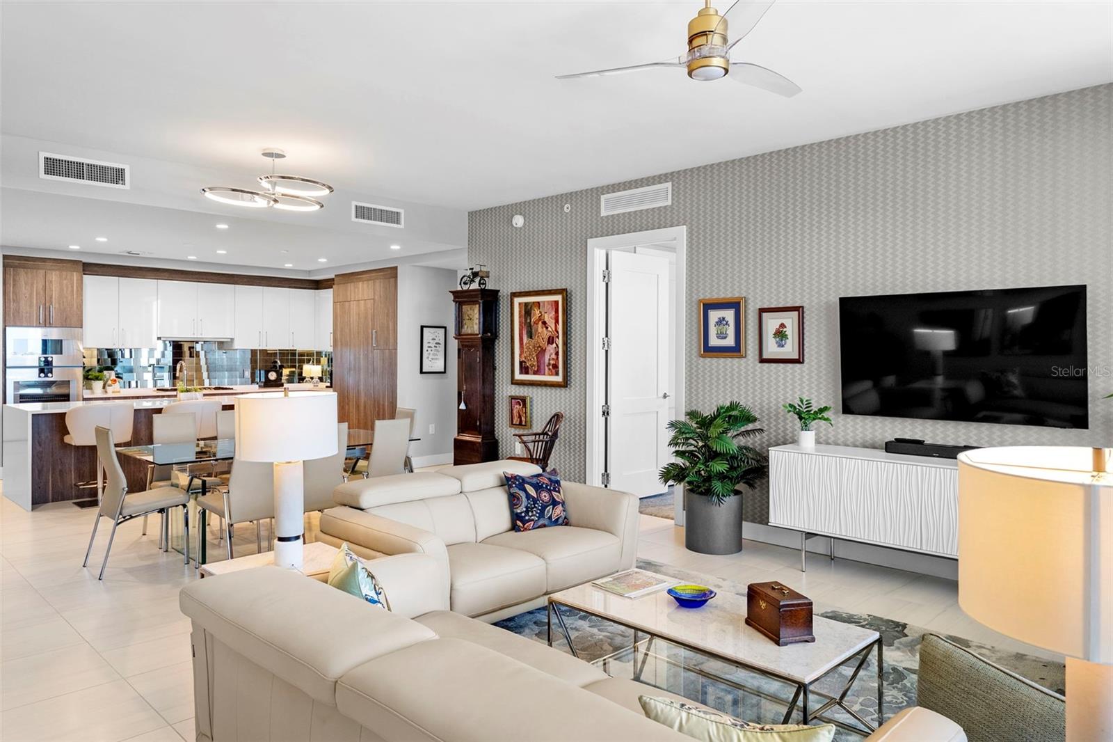 Listing photo id 15 for 2103 Bayshore Boulevard 703