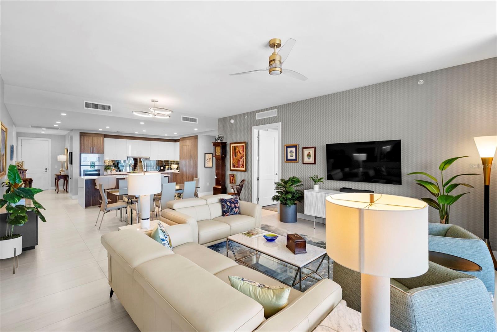 Listing photo id 17 for 2103 Bayshore Boulevard 703