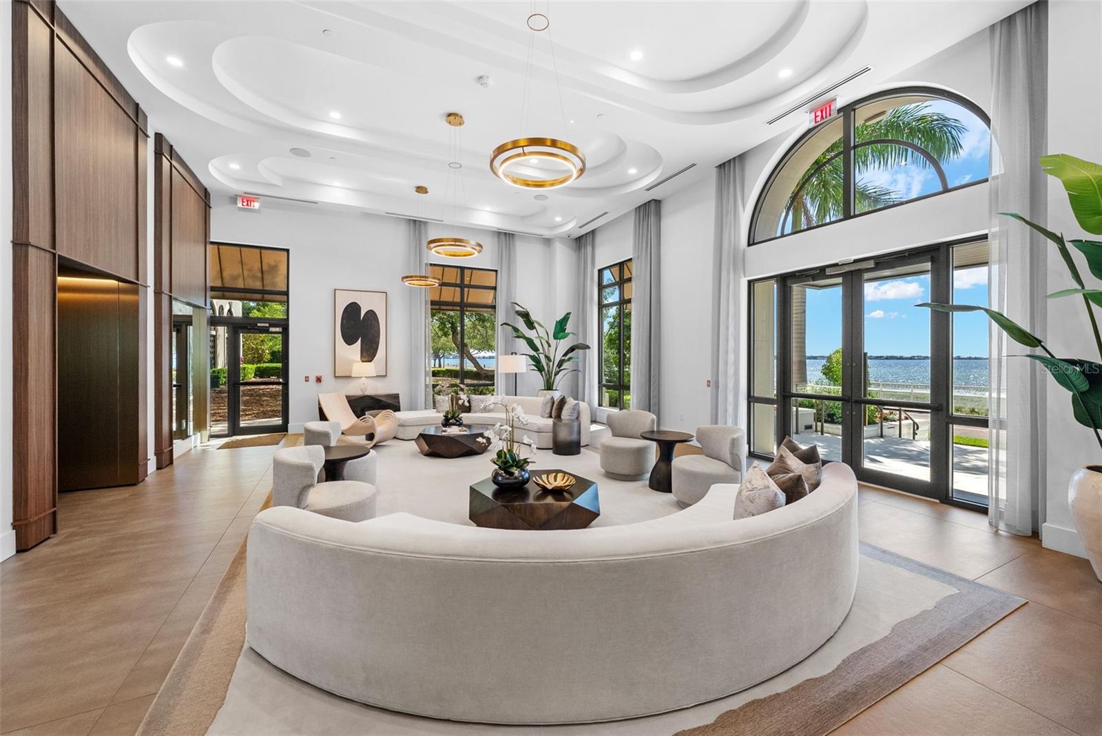 Listing photo id 1 for 2103 Bayshore Boulevard 703