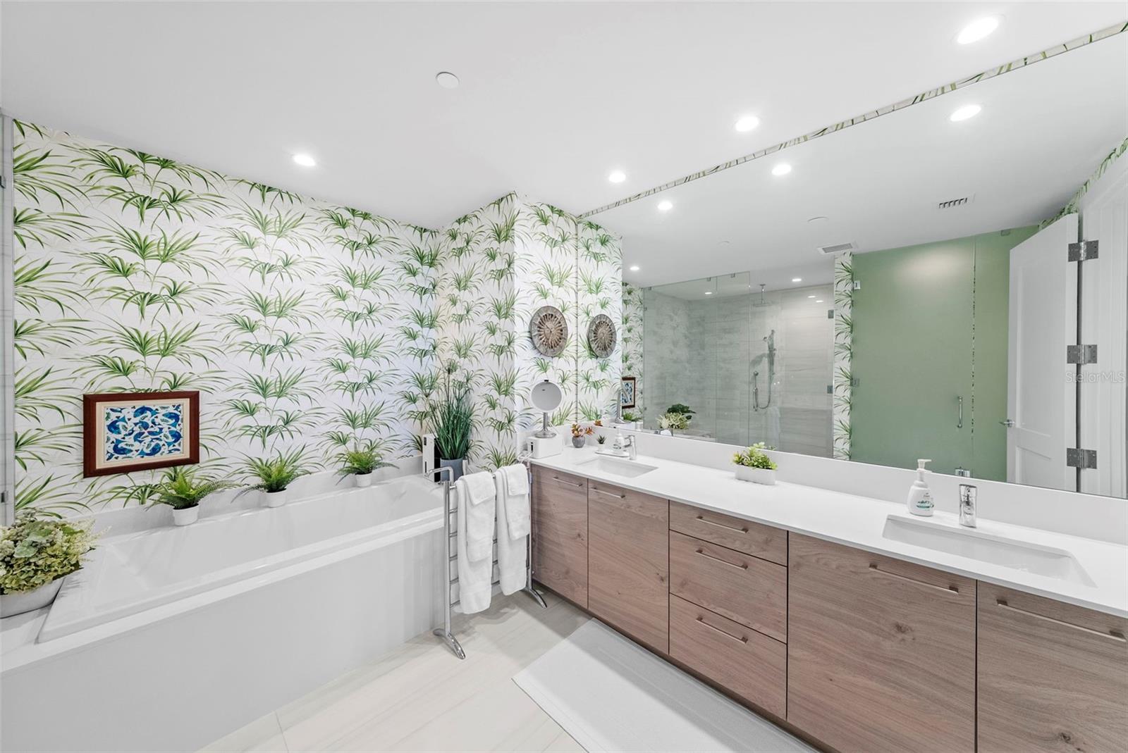 Listing photo id 30 for 2103 Bayshore Boulevard 703