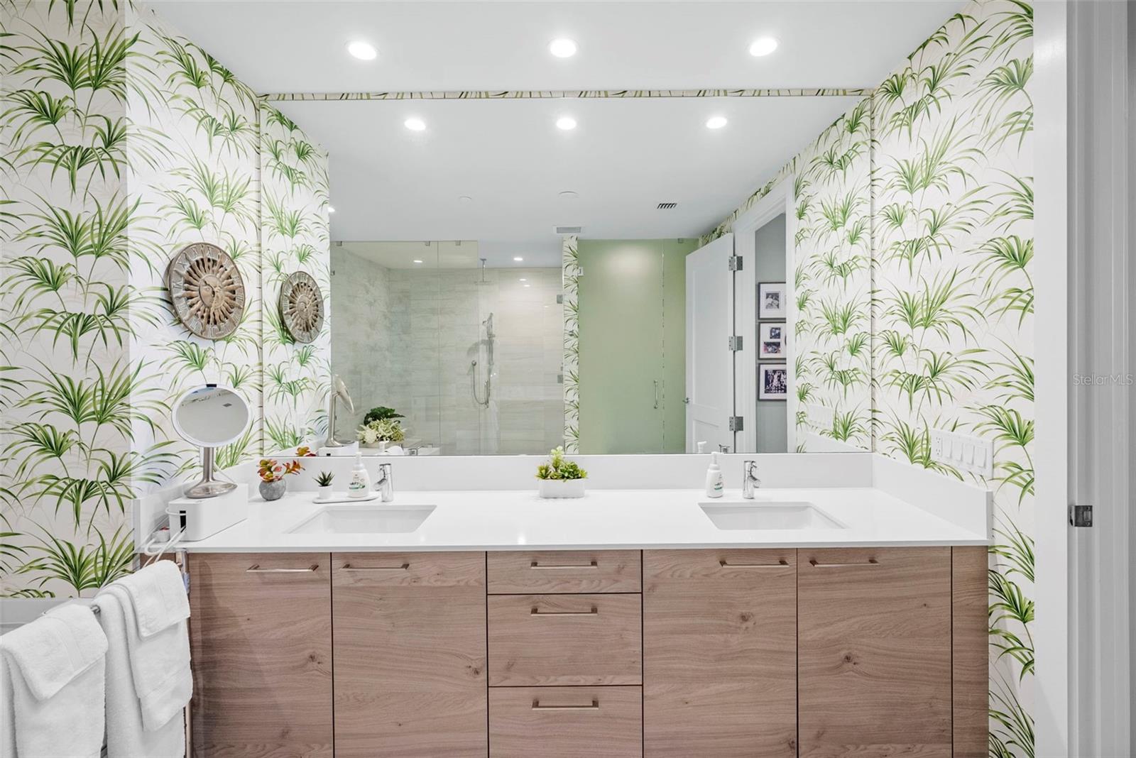 Listing photo id 31 for 2103 Bayshore Boulevard 703