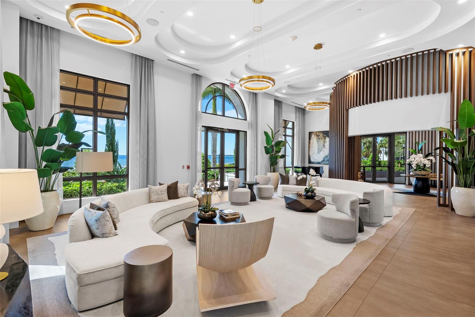 Listing photo id 2 for 2103 Bayshore Boulevard 703