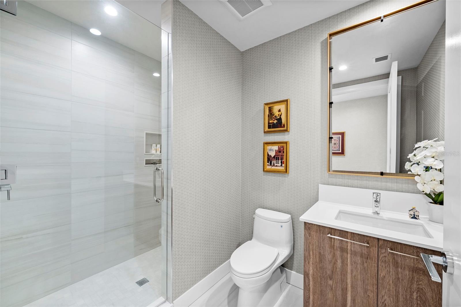 Listing photo id 38 for 2103 Bayshore Boulevard 703