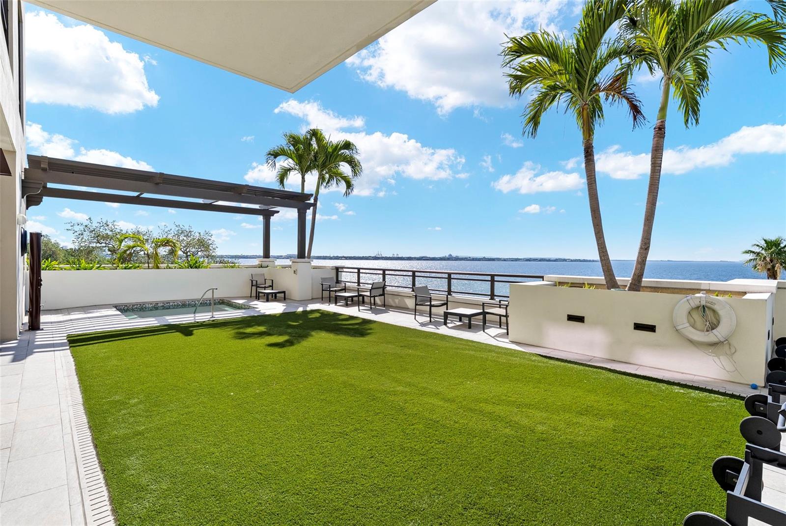 Listing photo id 44 for 2103 Bayshore Boulevard 703