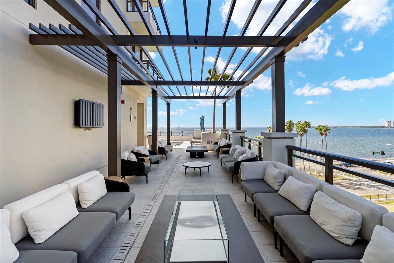 Listing photo id 46 for 2103 Bayshore Boulevard 703