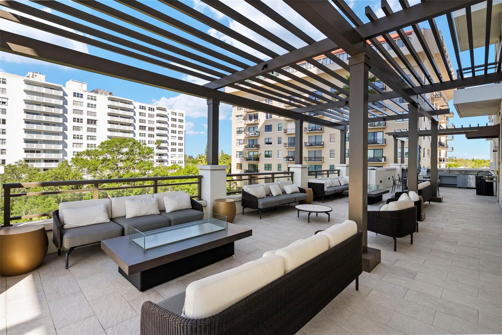 Listing photo id 47 for 2103 Bayshore Boulevard 703