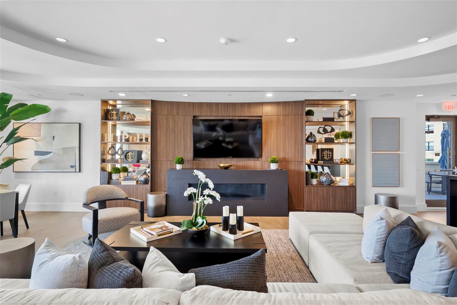 Listing photo id 50 for 2103 Bayshore Boulevard 703