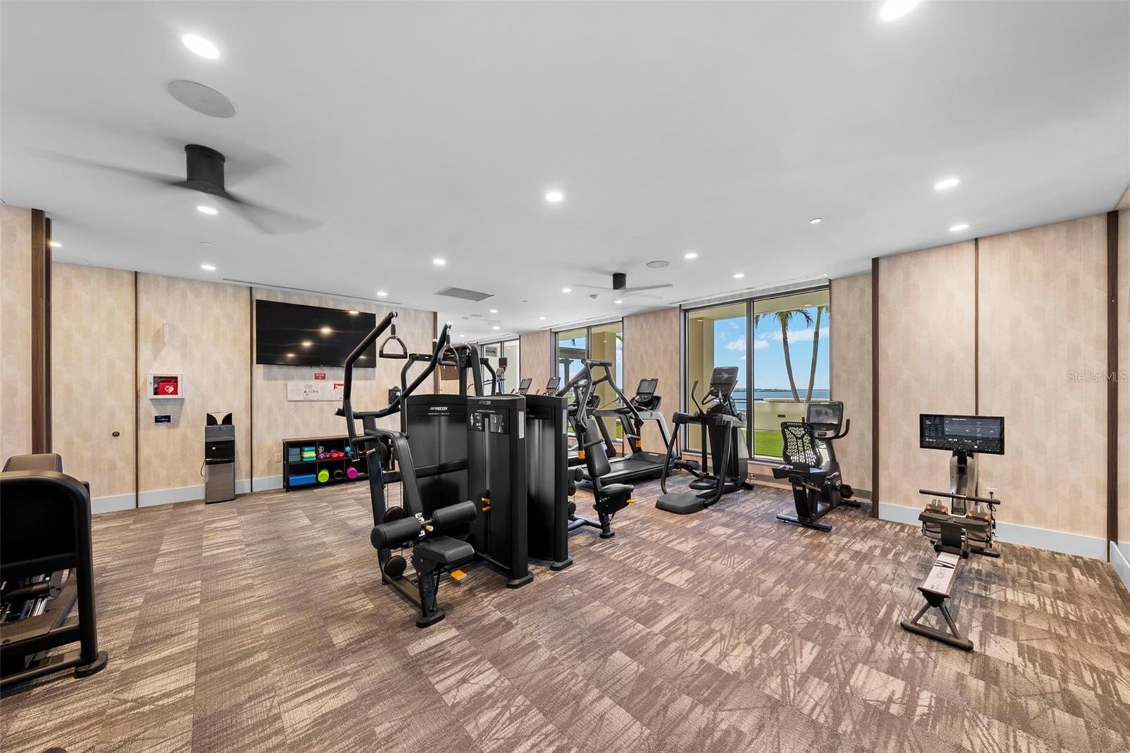 Listing photo id 57 for 2103 Bayshore Boulevard 703