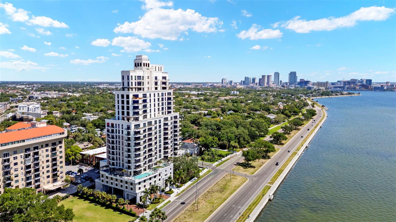 Listing photo id 73 for 2103 Bayshore Boulevard 703