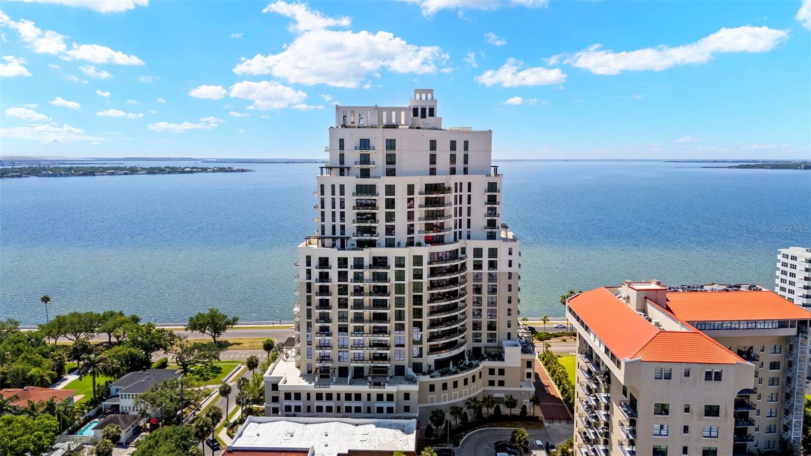 Listing photo id 74 for 2103 Bayshore Boulevard 703