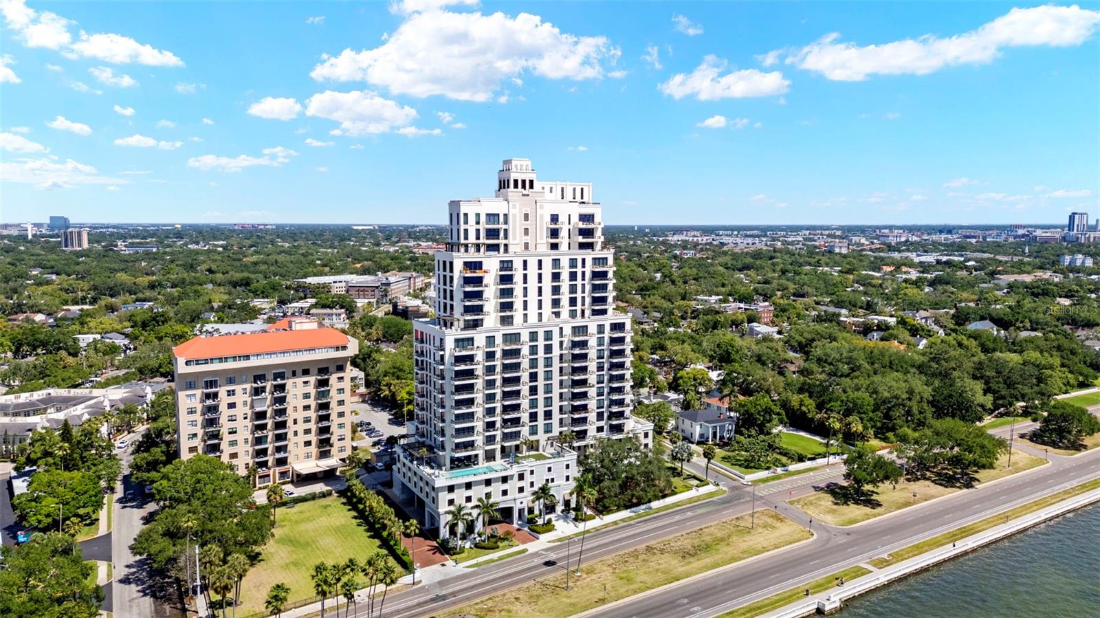 Listing photo id 75 for 2103 Bayshore Boulevard 703