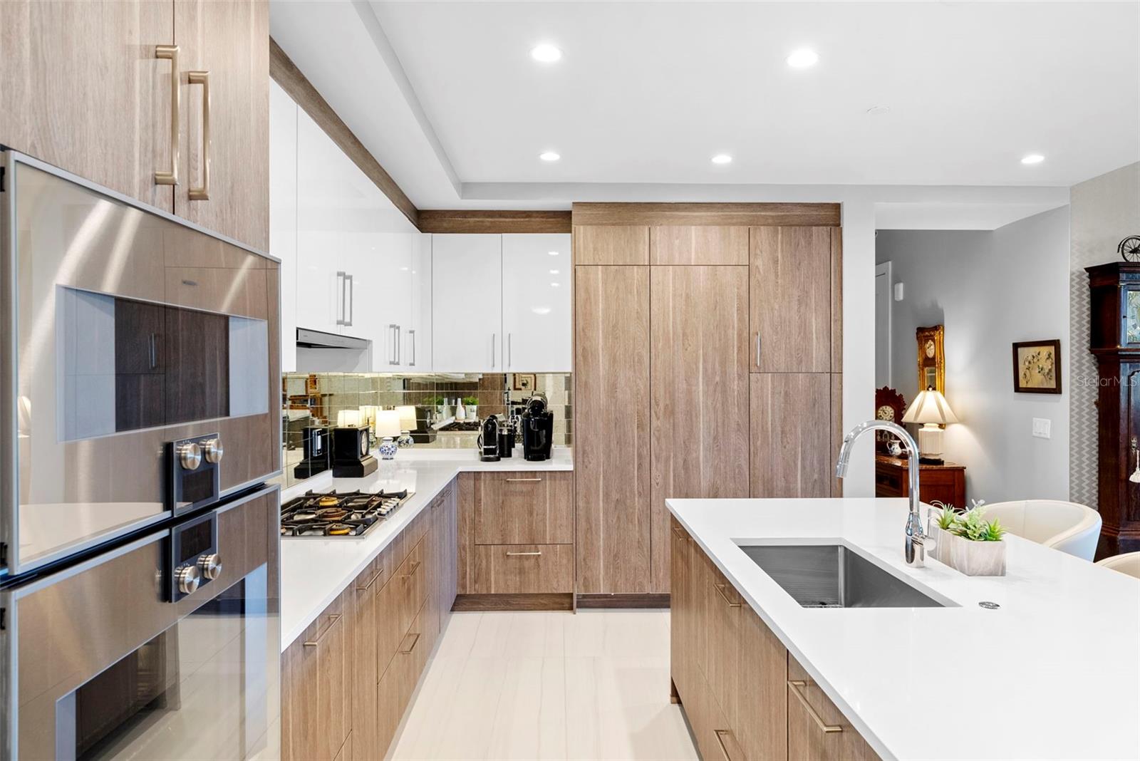 Listing photo id 6 for 2103 Bayshore Boulevard 703