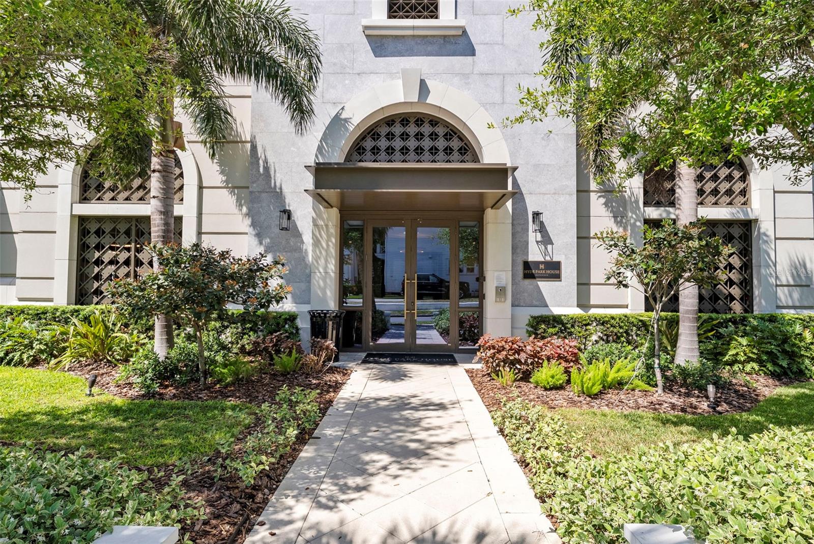 Listing photo id 78 for 2103 Bayshore Boulevard 703