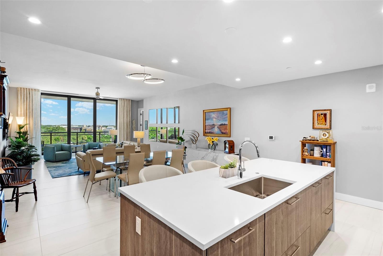 Listing photo id 7 for 2103 Bayshore Boulevard 703