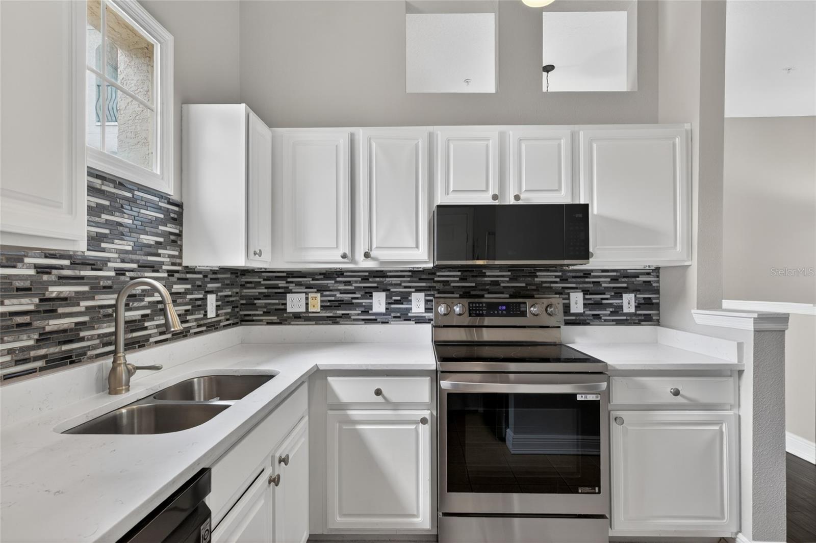 Image 18 of 57 For 501 Knights Run Avenue 4102