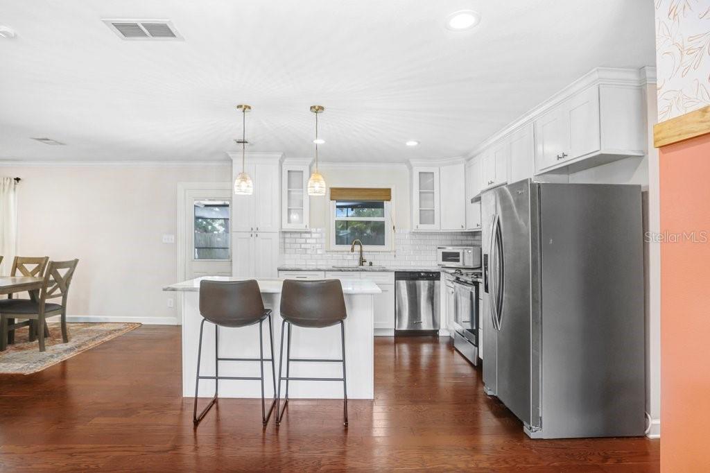 Image 18 of 47 For 4404 Wisconsin Avenue