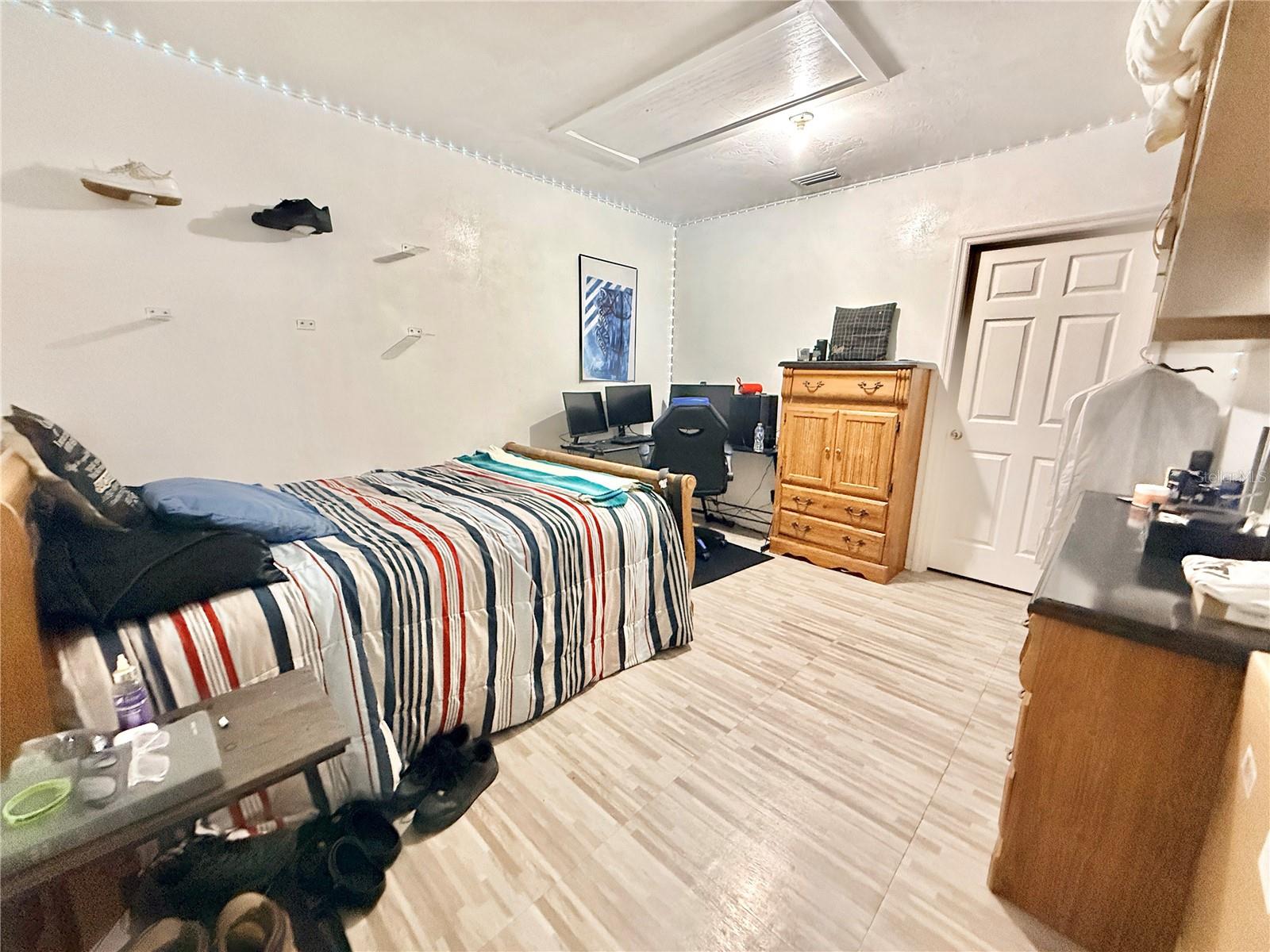 Image 15 of 49 For 1046 Samms Avenue