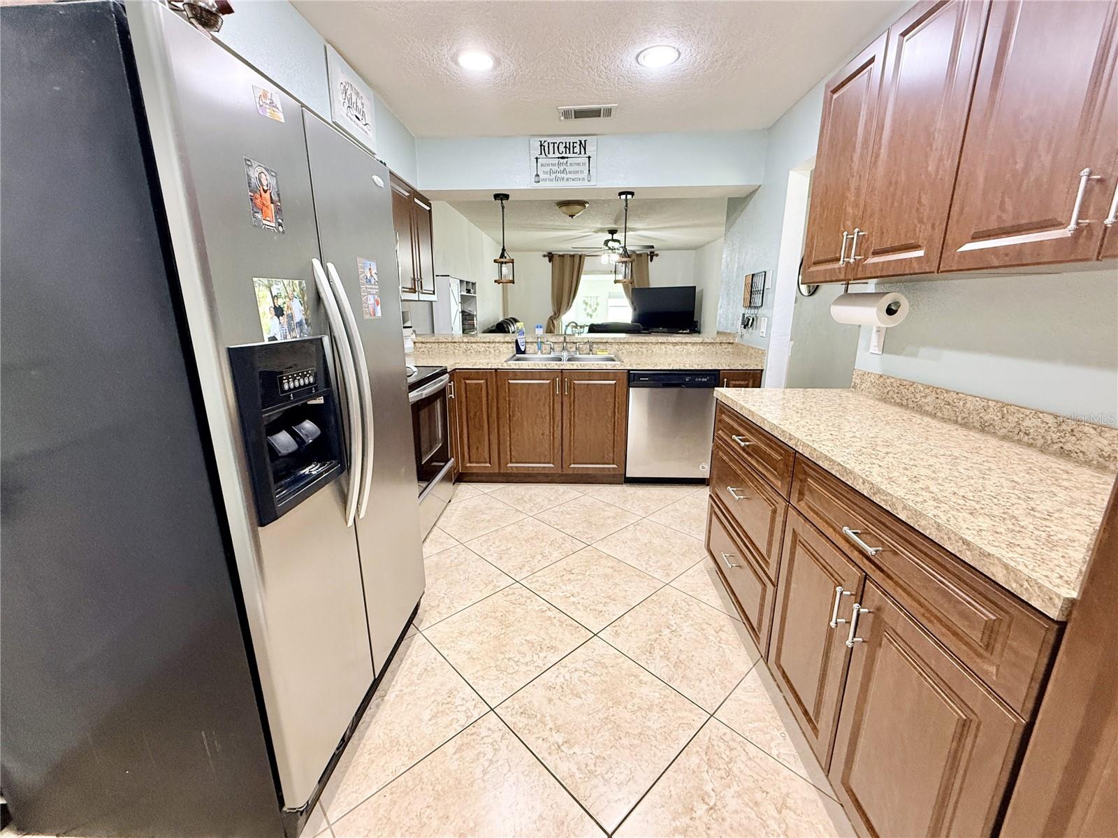 Image 21 of 49 For 1046 Samms Avenue