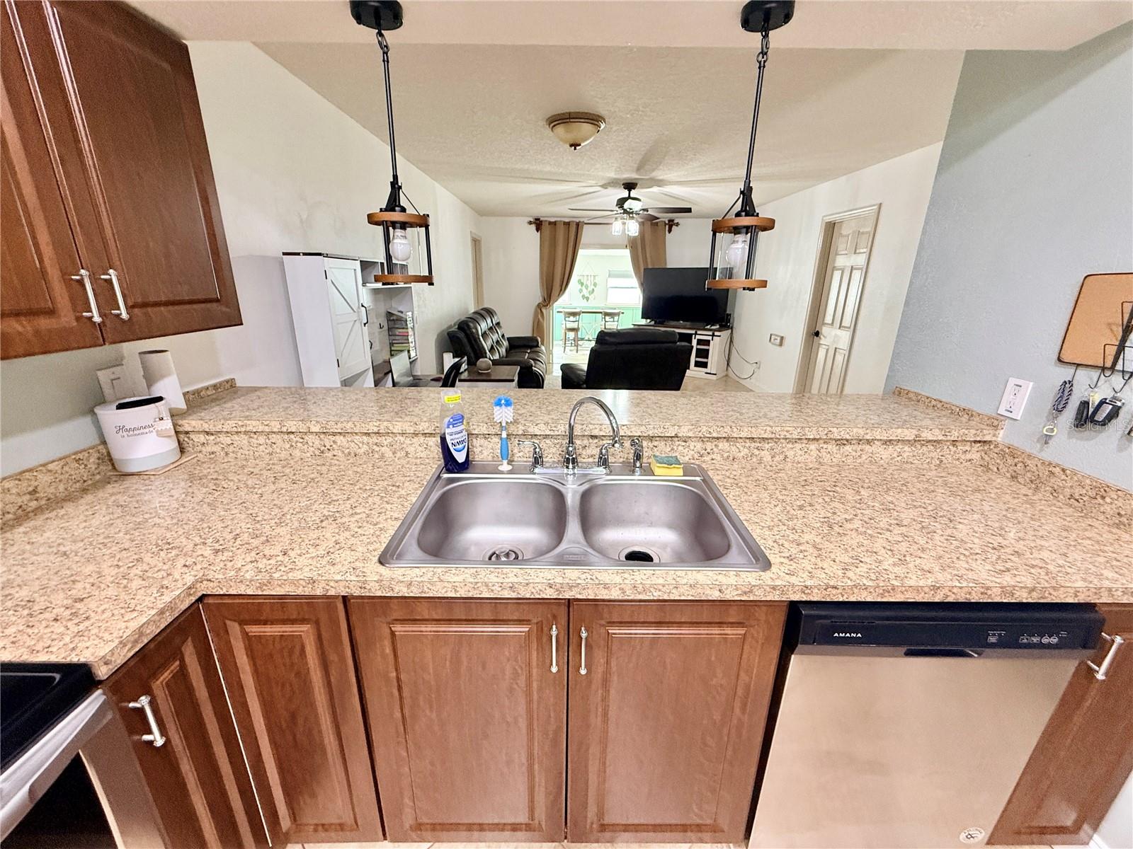 Image 24 of 49 For 1046 Samms Avenue