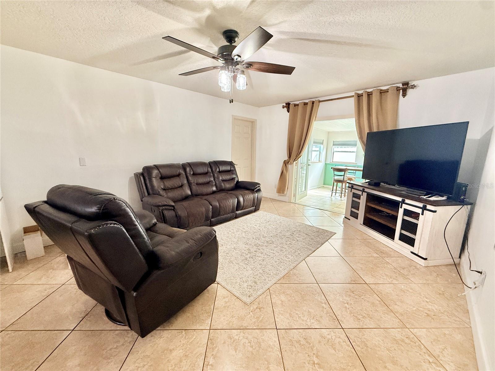 Image 31 of 49 For 1046 Samms Avenue