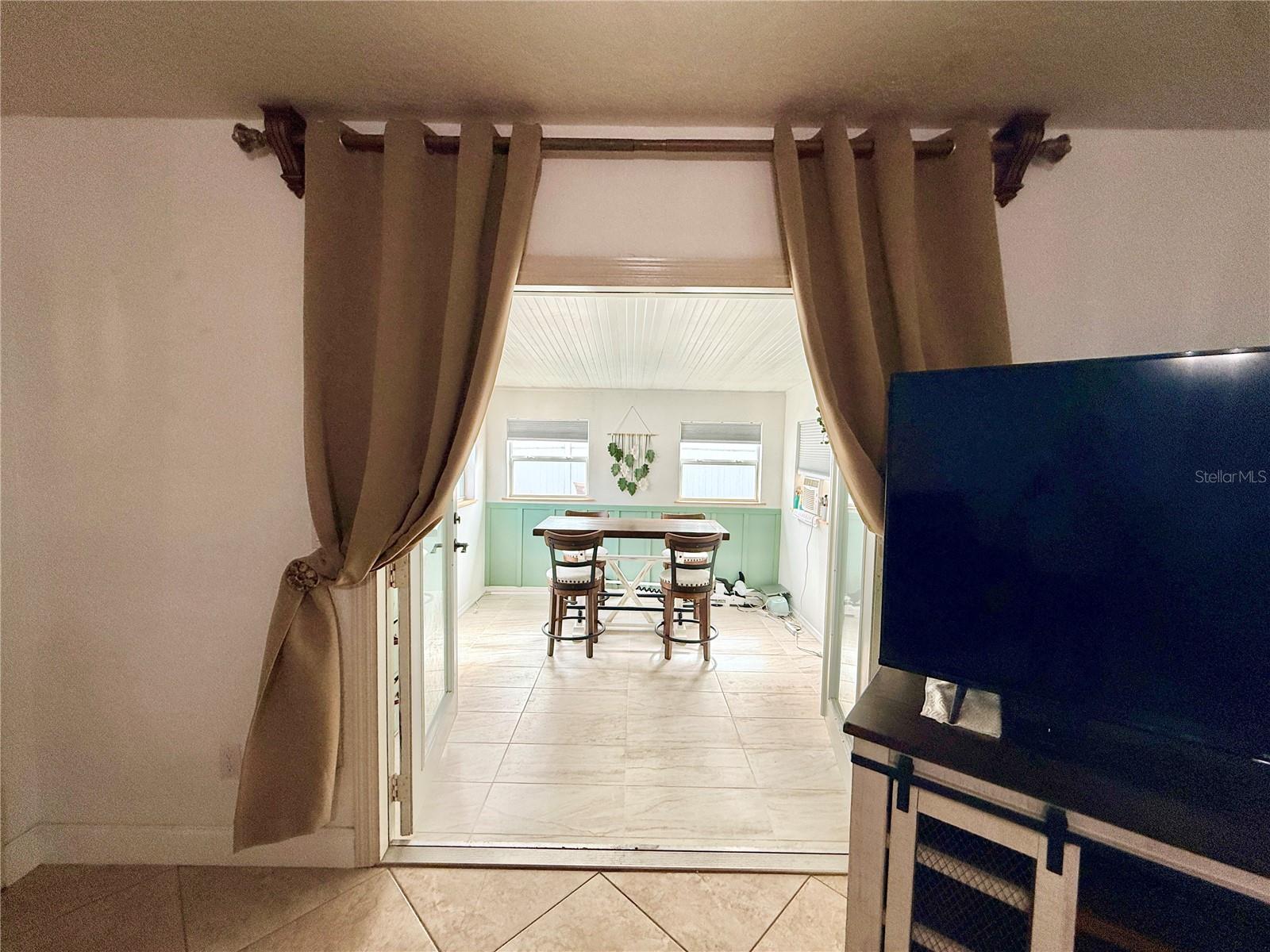 Image 35 of 49 For 1046 Samms Avenue