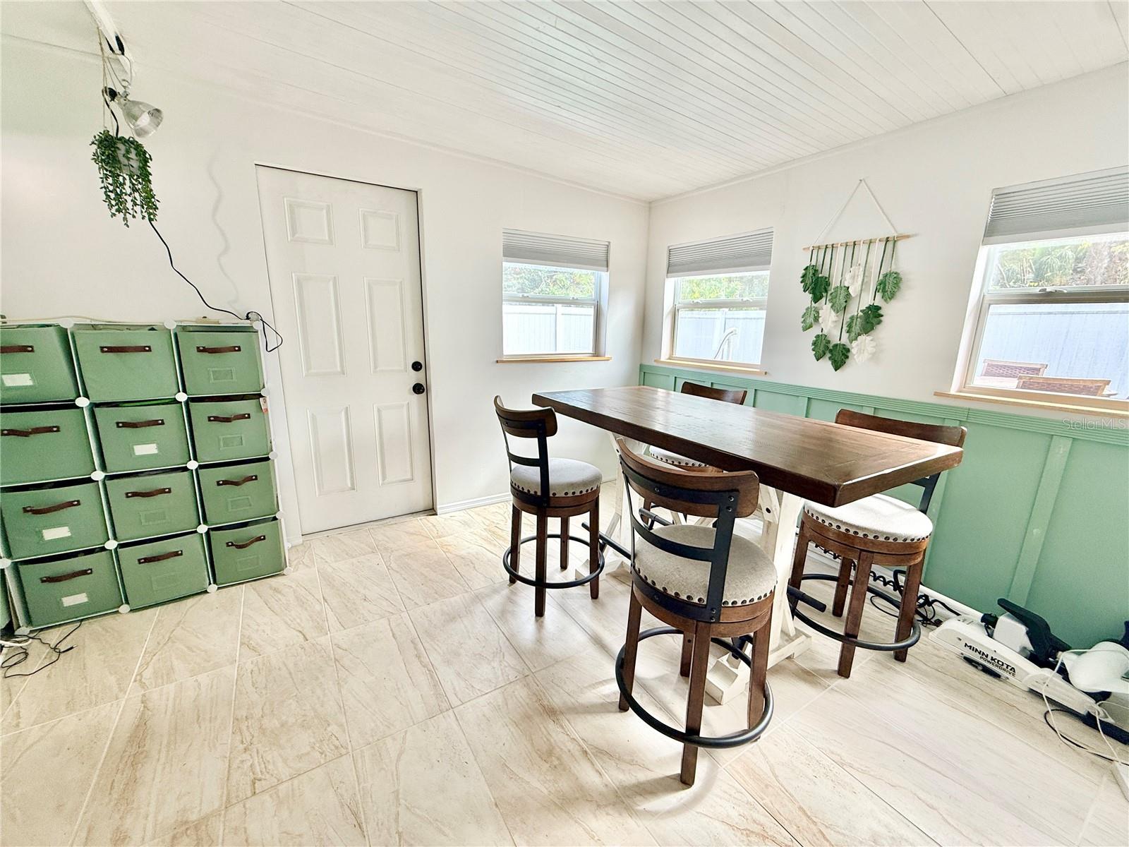 Image 40 of 49 For 1046 Samms Avenue