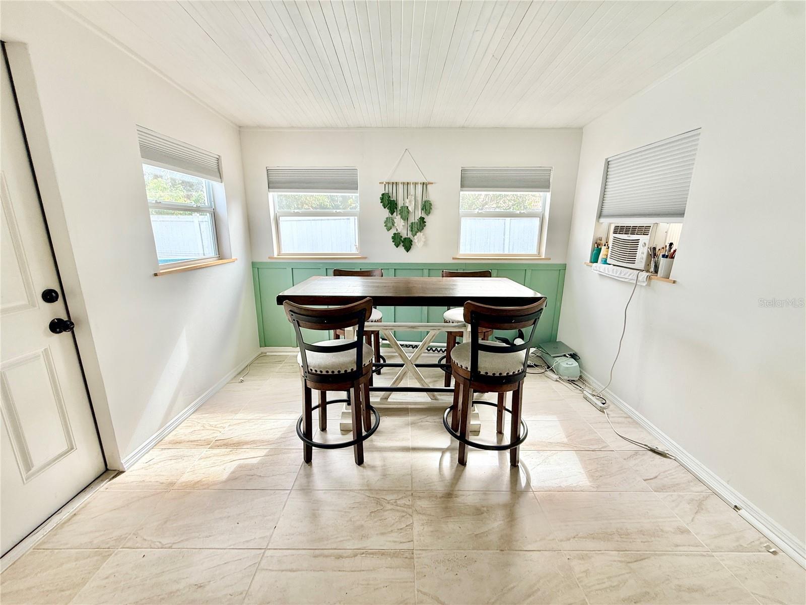 Image 42 of 49 For 1046 Samms Avenue