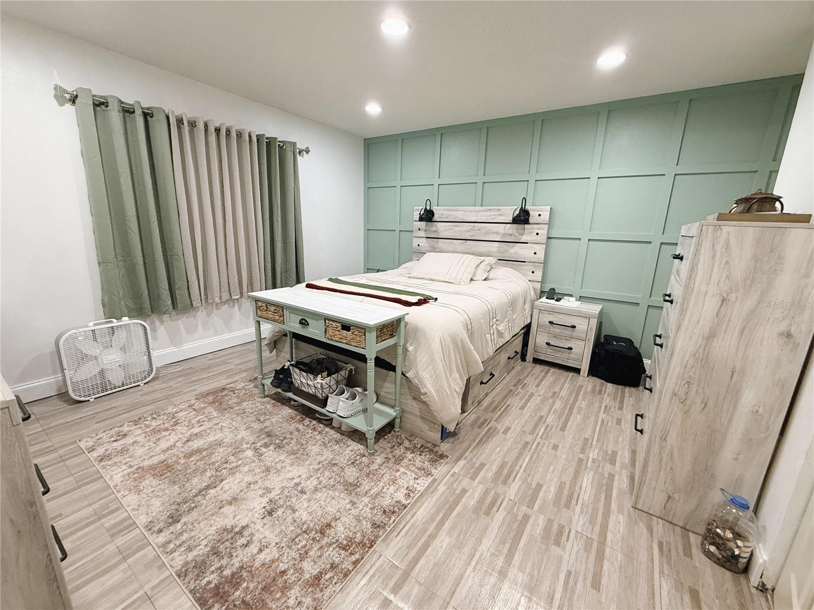 Image 7 of 49 For 1046 Samms Avenue