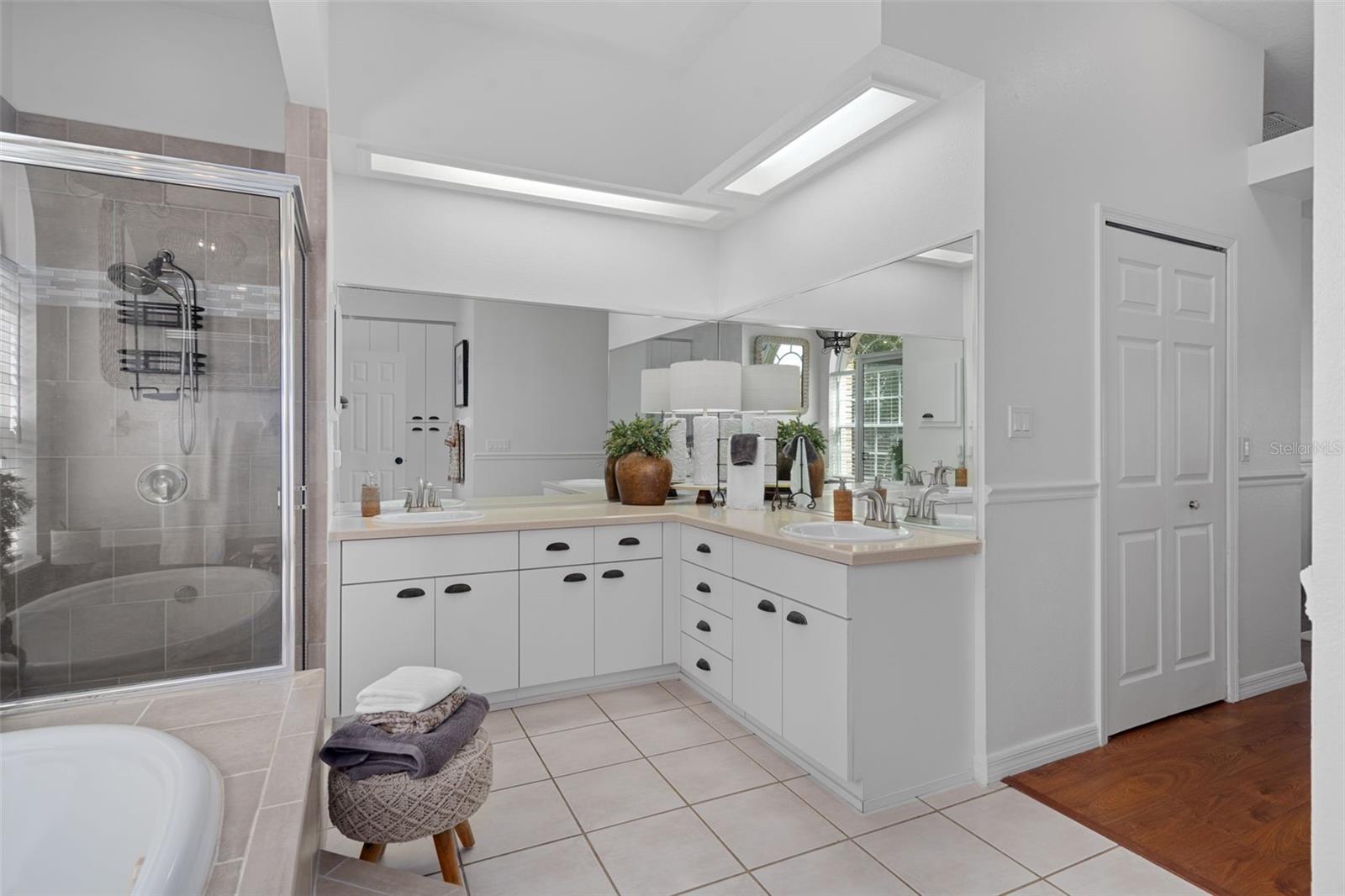 Image 12 of 50 For 7127 Auburn Lane