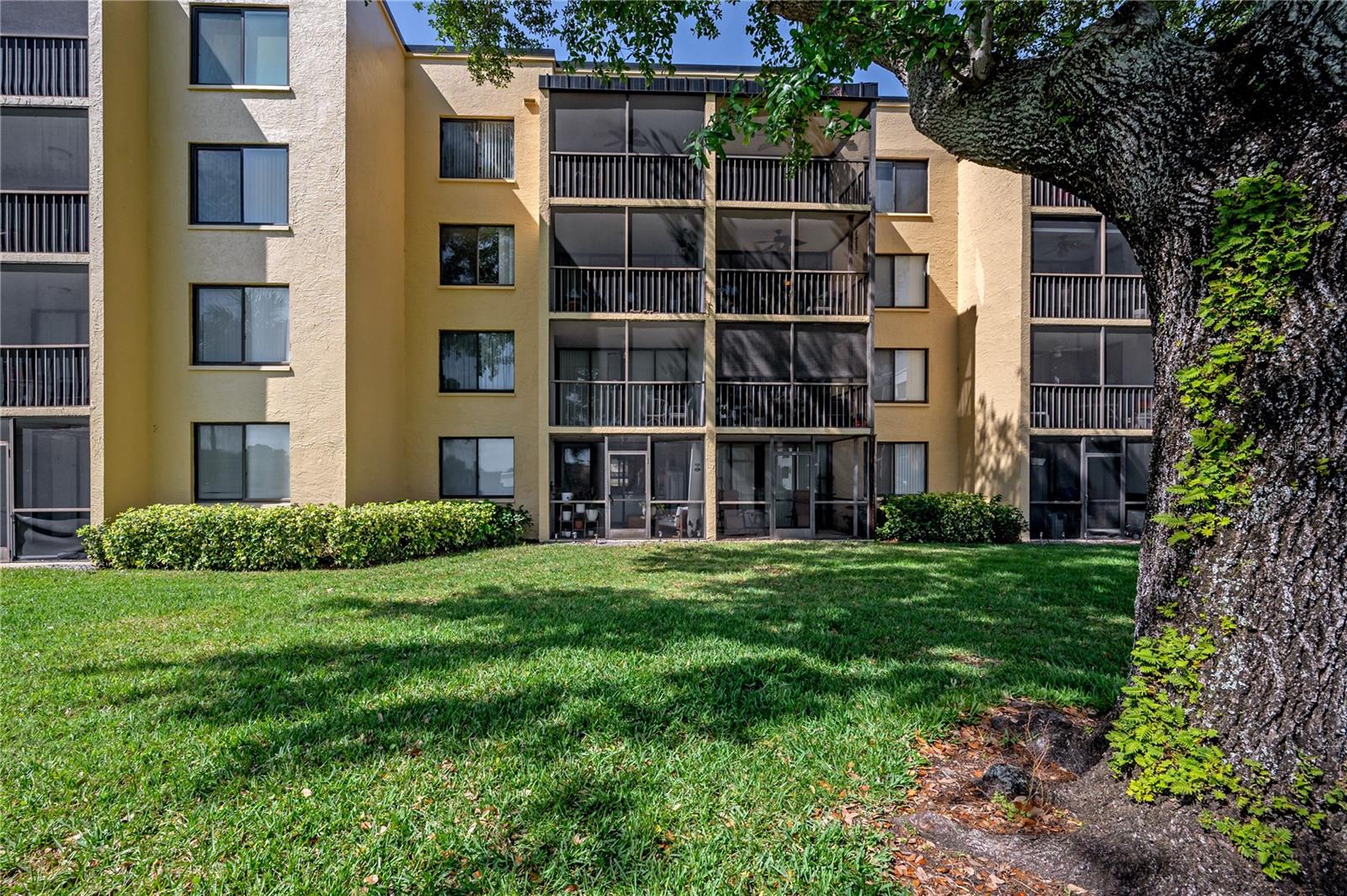 Image 21 of 28 For 2424 Tampa Bay Boulevard M104