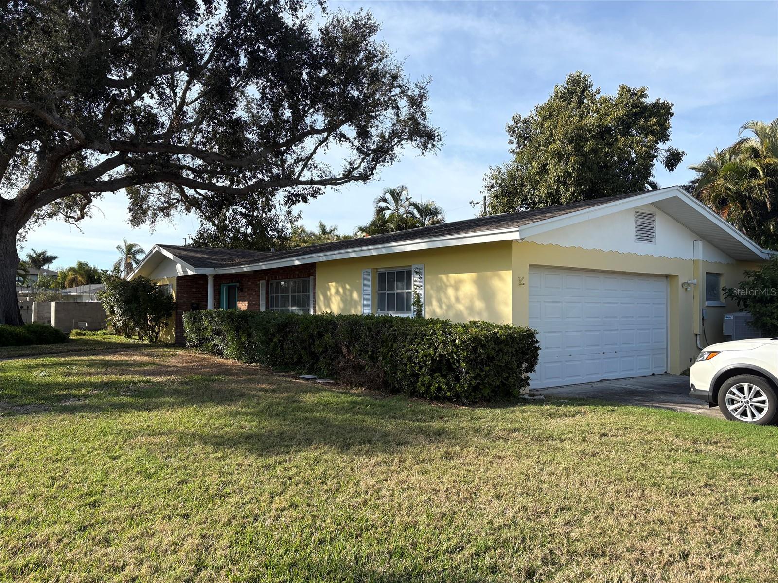 Image 2 of 4 For 498 Bayview Drive Ne