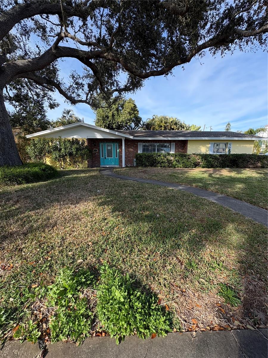 Image 3 of 4 For 498 Bayview Drive Ne