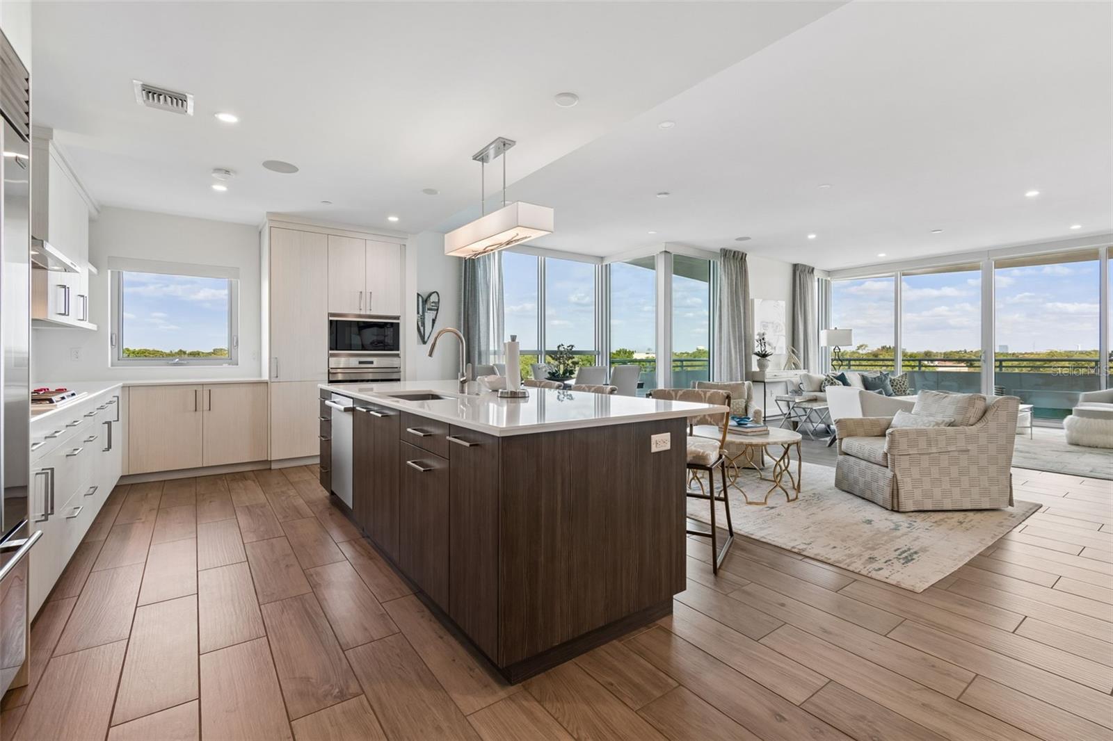 Image 12 of 98 For 3401 Bayshore Boulevard 504