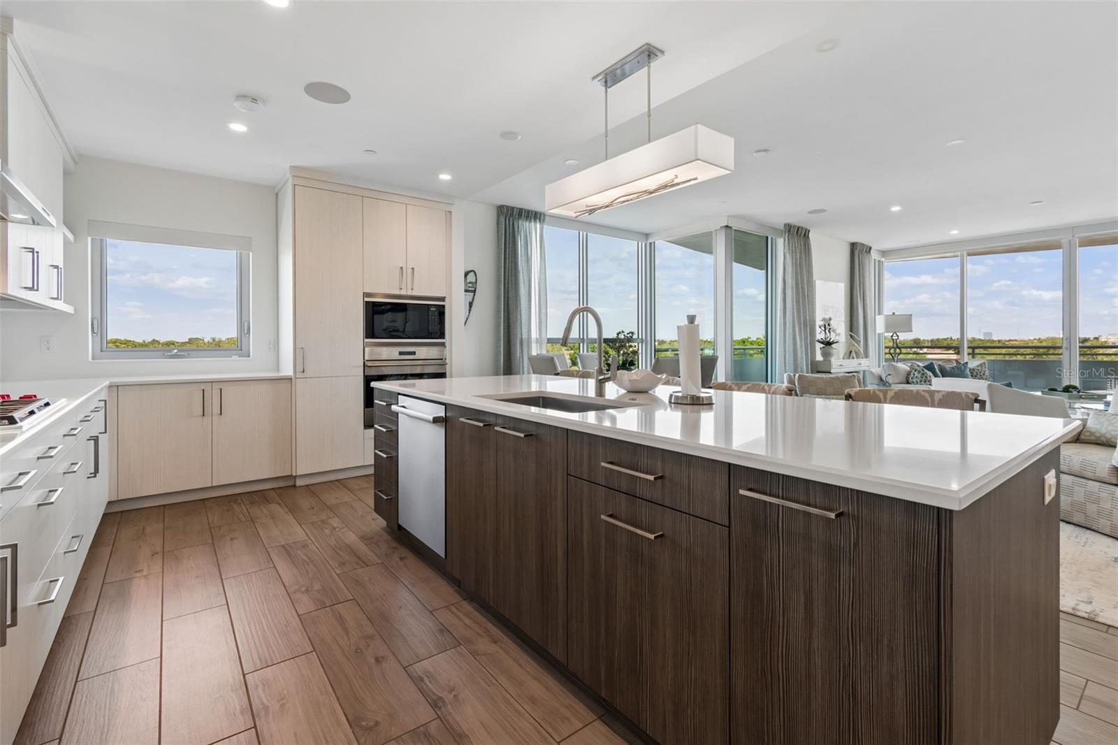 Image 13 of 98 For 3401 Bayshore Boulevard 504