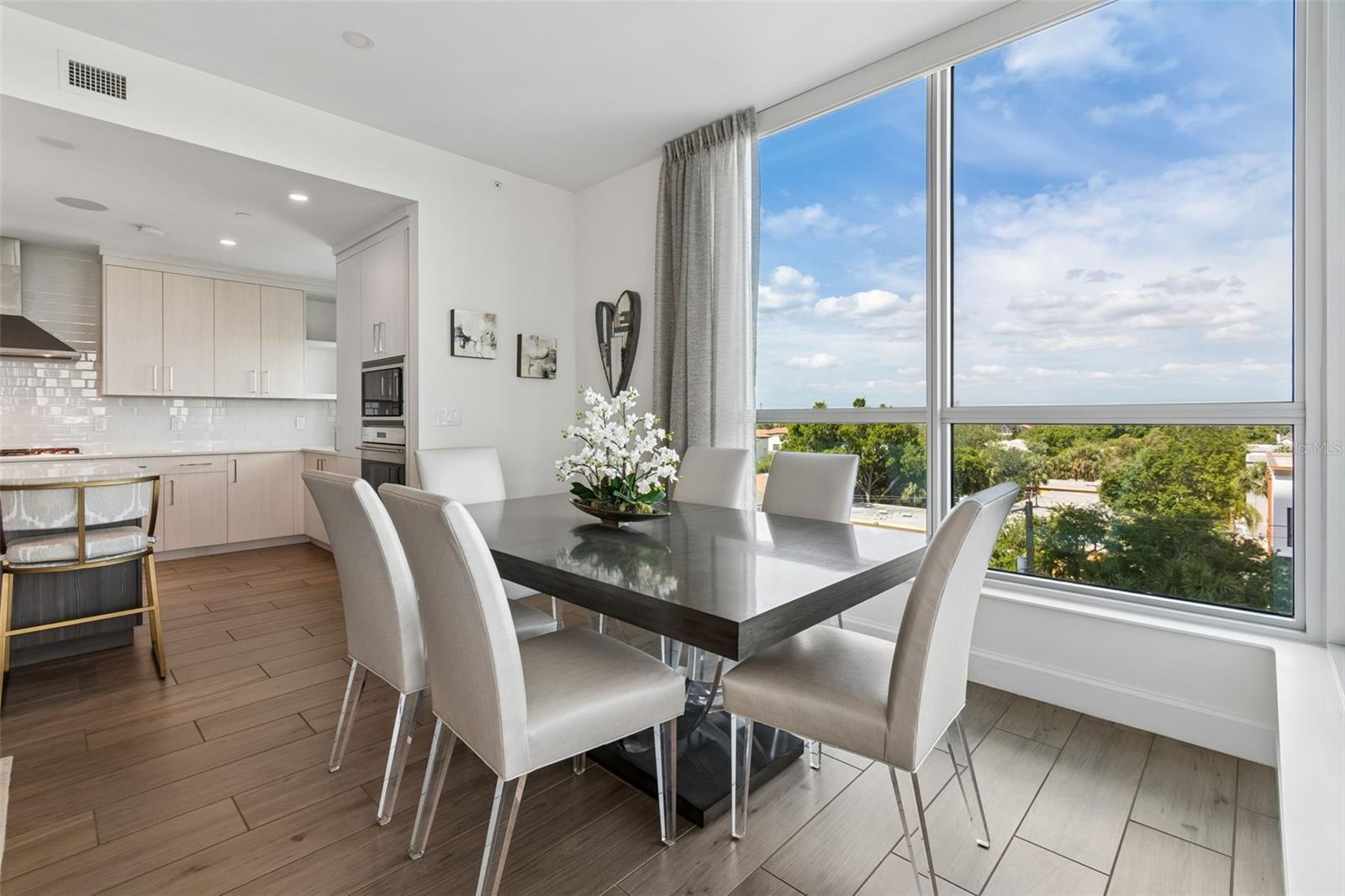 Image 24 of 98 For 3401 Bayshore Boulevard 504