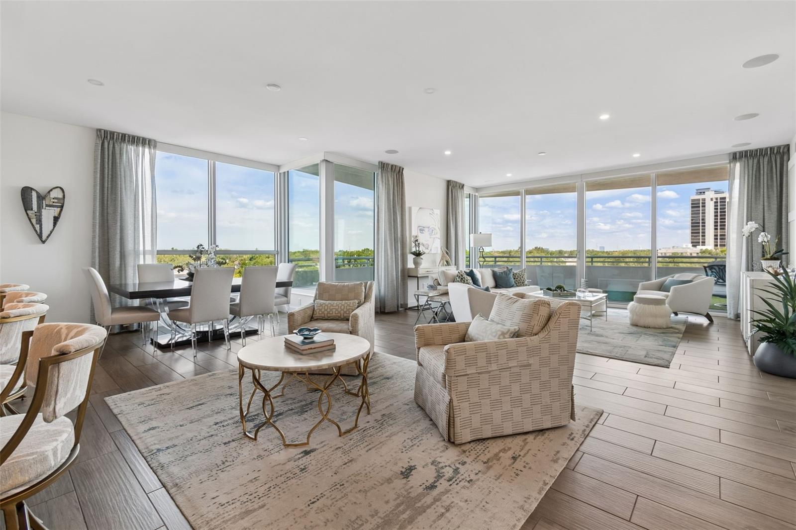 Image 3 of 98 For 3401 Bayshore Boulevard 504