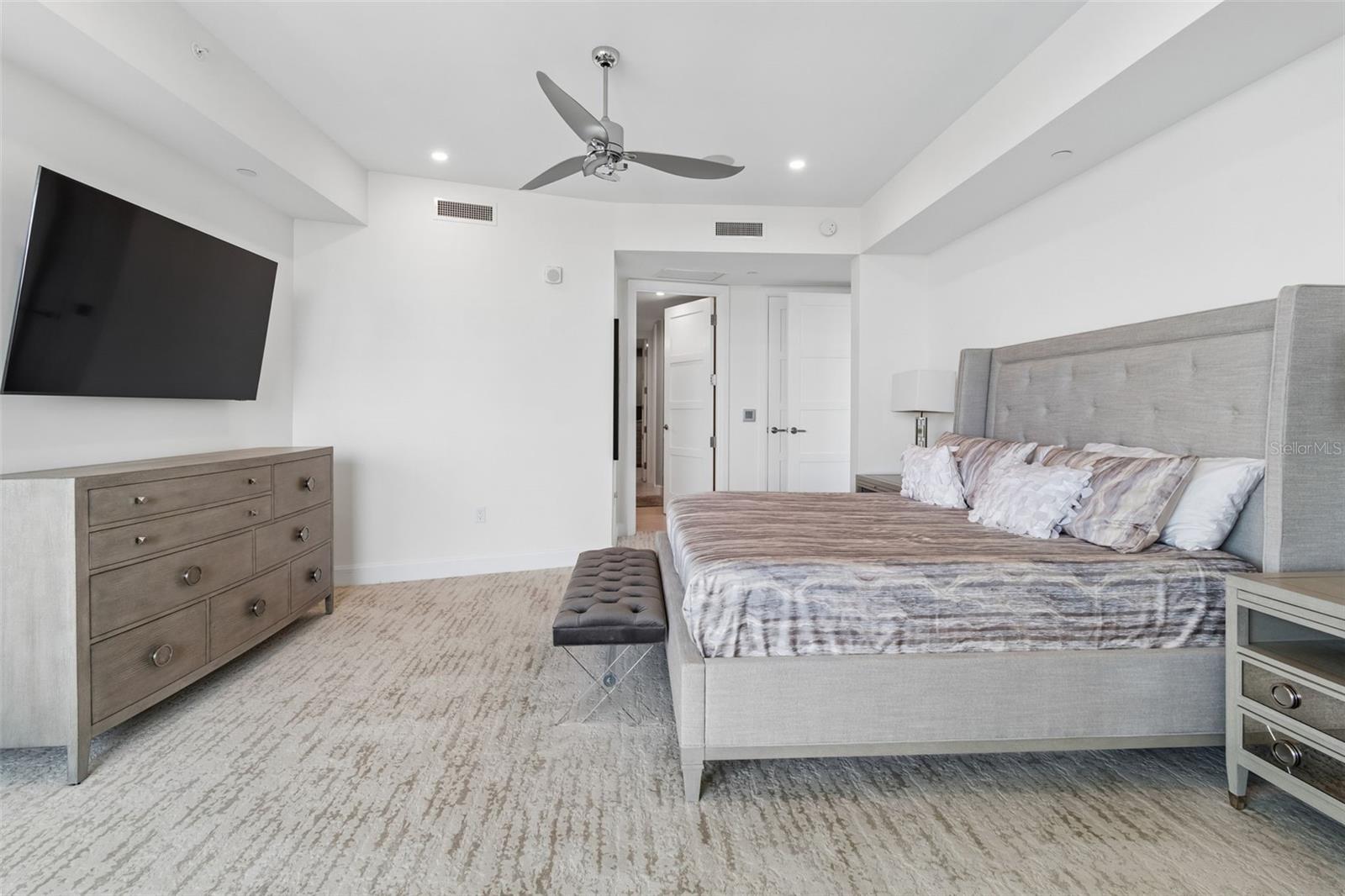 Image 41 of 98 For 3401 Bayshore Boulevard 504