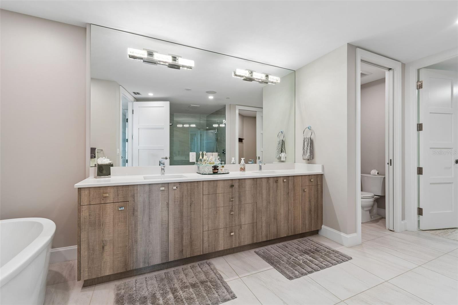 Image 44 of 98 For 3401 Bayshore Boulevard 504